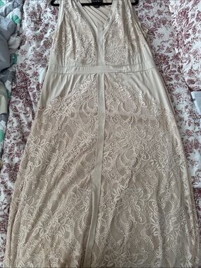 Sleeveless Lace V-Neck Women's Dress in Beige